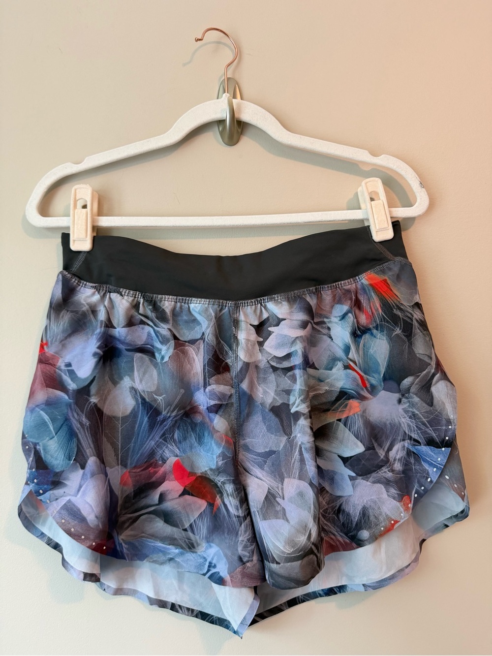 Lululemon Fast and Free Reflective Classic-Fit Short 3” Luminescent Floral Sz 8